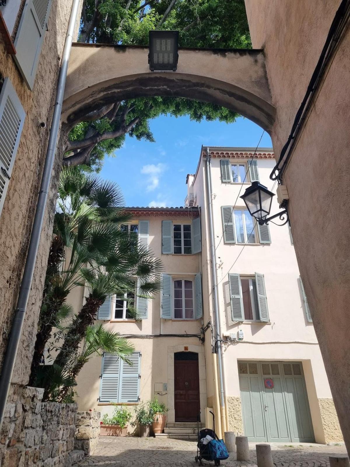 06An - Beautiful Apartment In The Heart Of Old Antibes Exterior foto